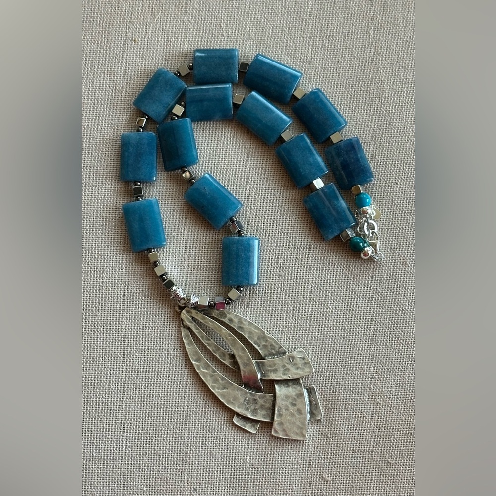 24 inch Angelite and Hematite gemstone bead necklace NWOT - Picture 4 of 11